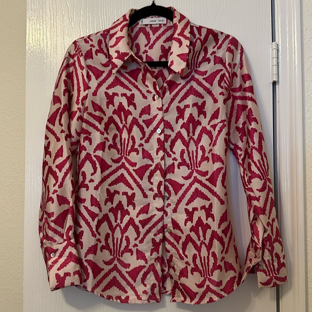 MNG | NWOT - Montenegro Satin Print Button Down - Size 2 - Fuchsia